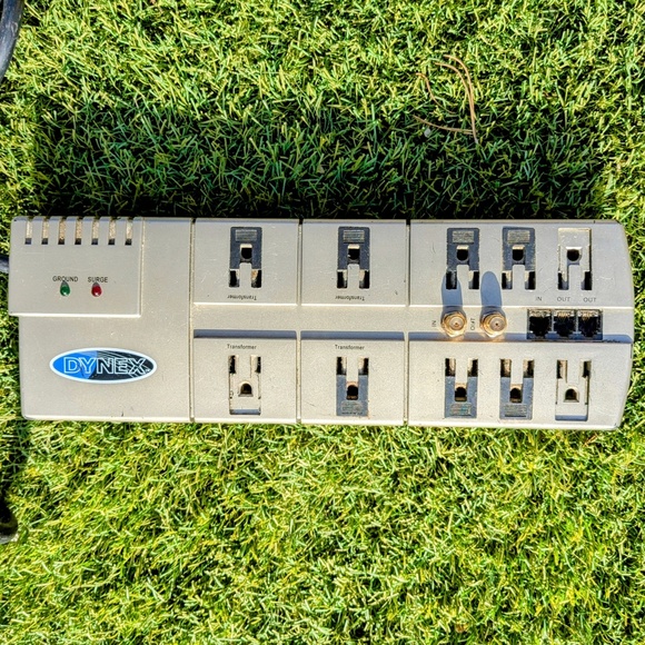 Dynex TE1080 8ft Corded 10-Outlet Surge Protector/RJ-11/Coaxial Input/Output GUC - Picture 2 of 4